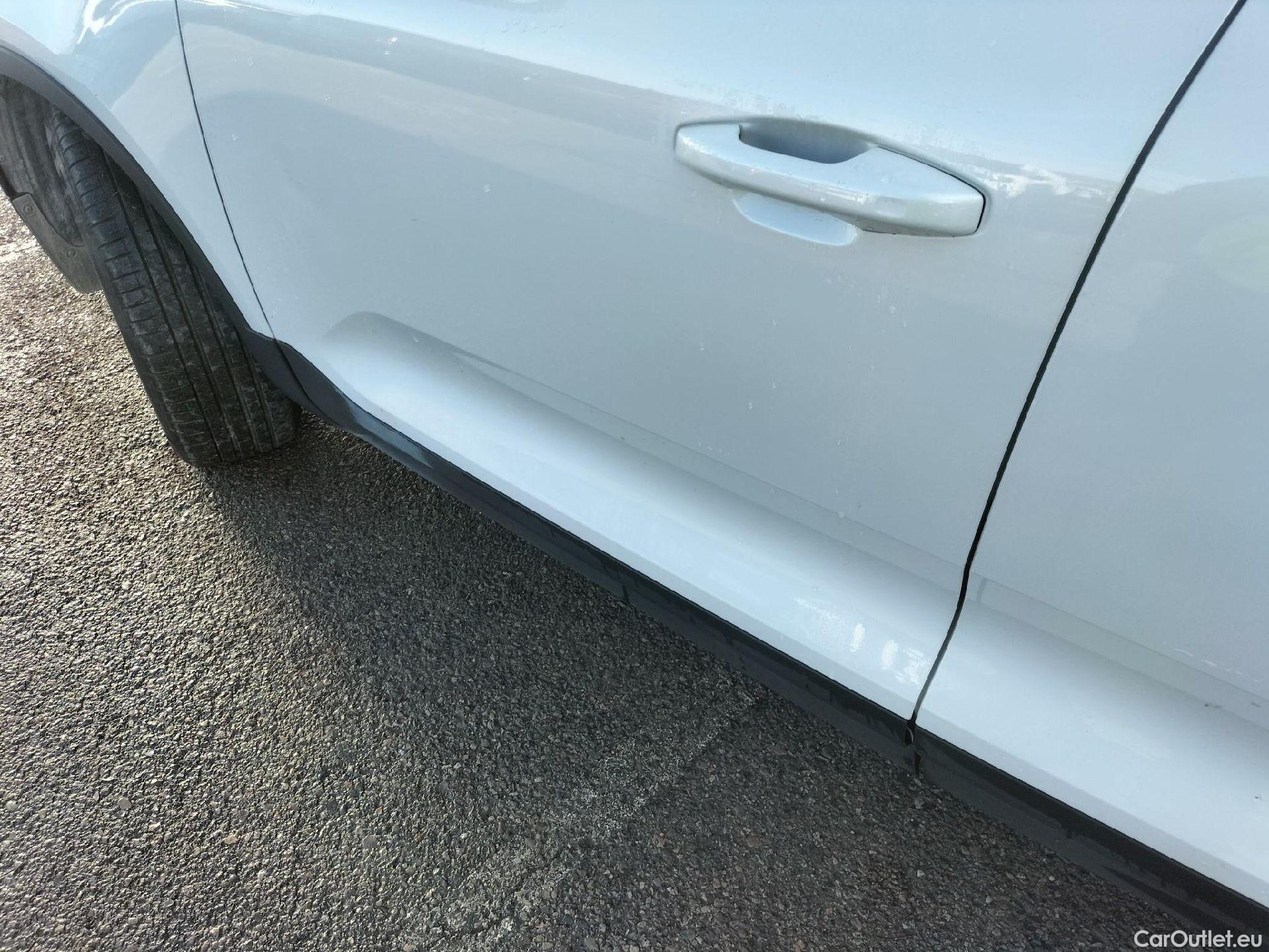  Volvo  XC 40 VOLVO XC40 / 2017 / 5P / todoterreno 2.0 B4 G AWD R-Design Auto #21