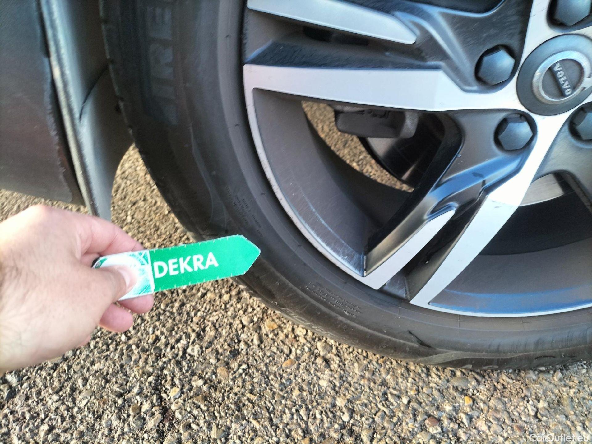  Volvo  XC 40 VOLVO XC40 / 2017 / 5P / todoterreno 2.0 B4 G AWD R-Design Auto #10