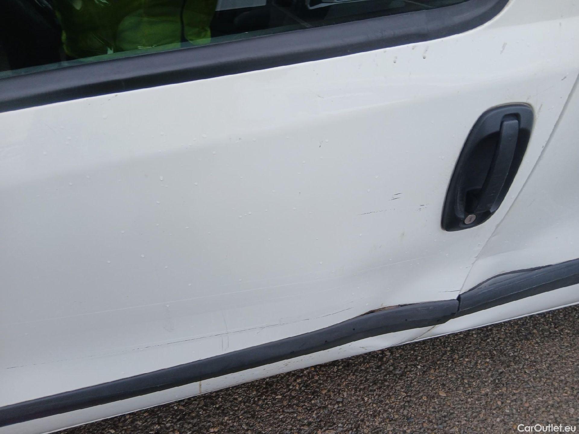  Fiat  Doblo FIAT Doblò Cargo/2015/4P/furgón derivado de turismo Cargo XL Base Plus 1.6 Mjet 78kW (105CV) #16