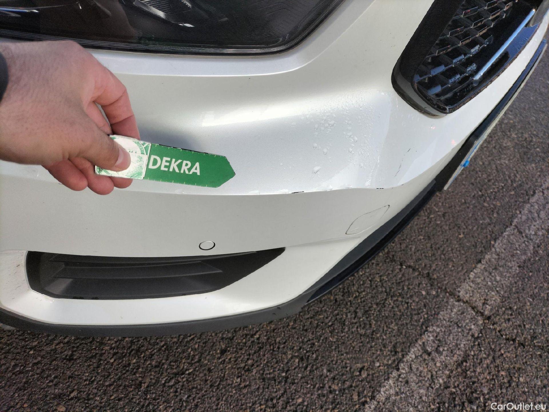  Volvo  XC 40 VOLVO XC40 / 2017 / 5P / todoterreno 2.0 B4 G AWD R-Design Auto #3