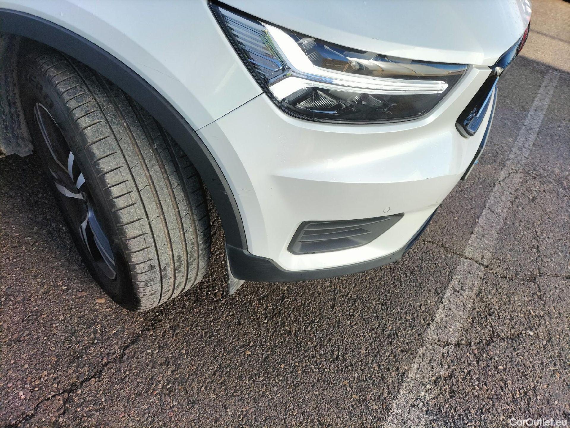  Volvo  XC 40 VOLVO XC40 / 2017 / 5P / todoterreno 2.0 B4 G AWD R-Design Auto #4