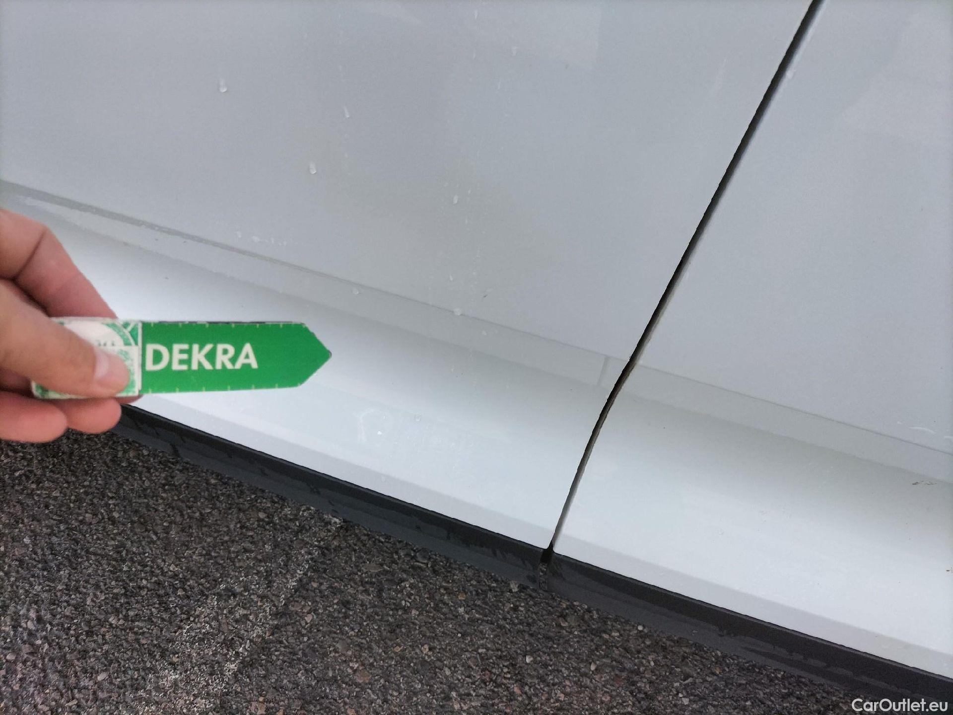  Volvo  XC 40 VOLVO XC40 / 2017 / 5P / todoterreno 2.0 B4 G AWD R-Design Auto #22