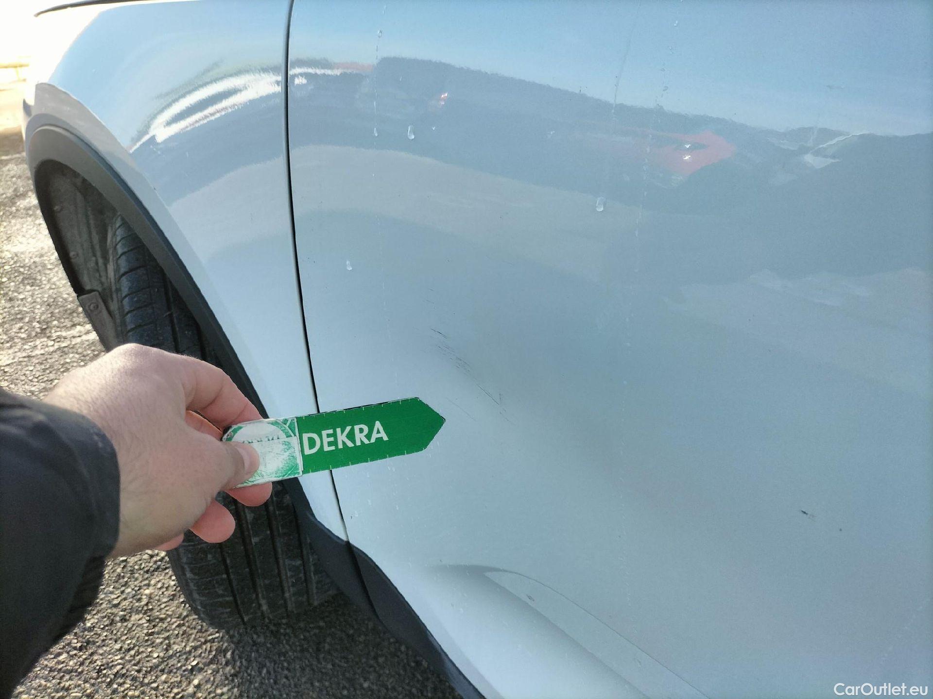  Volvo  XC 40 VOLVO XC40 / 2017 / 5P / todoterreno 2.0 B4 G AWD R-Design Auto #23