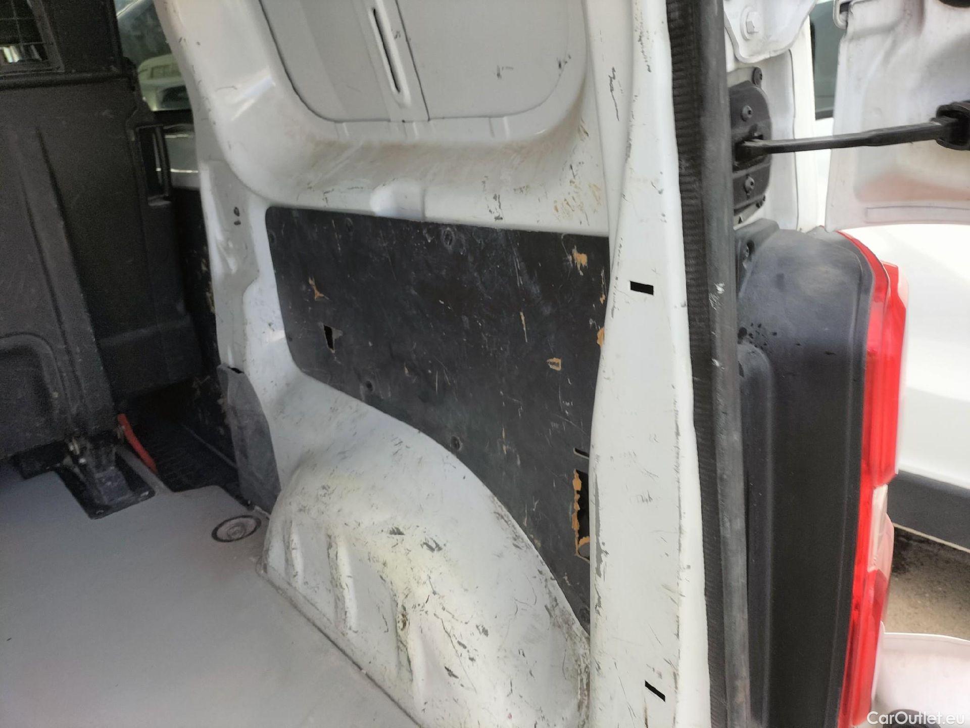  Opel  Vivaro OPEL  / 2019 / 4P / furgón 1.5 D 88kW (120CV) M Std Express M.P. DC #42