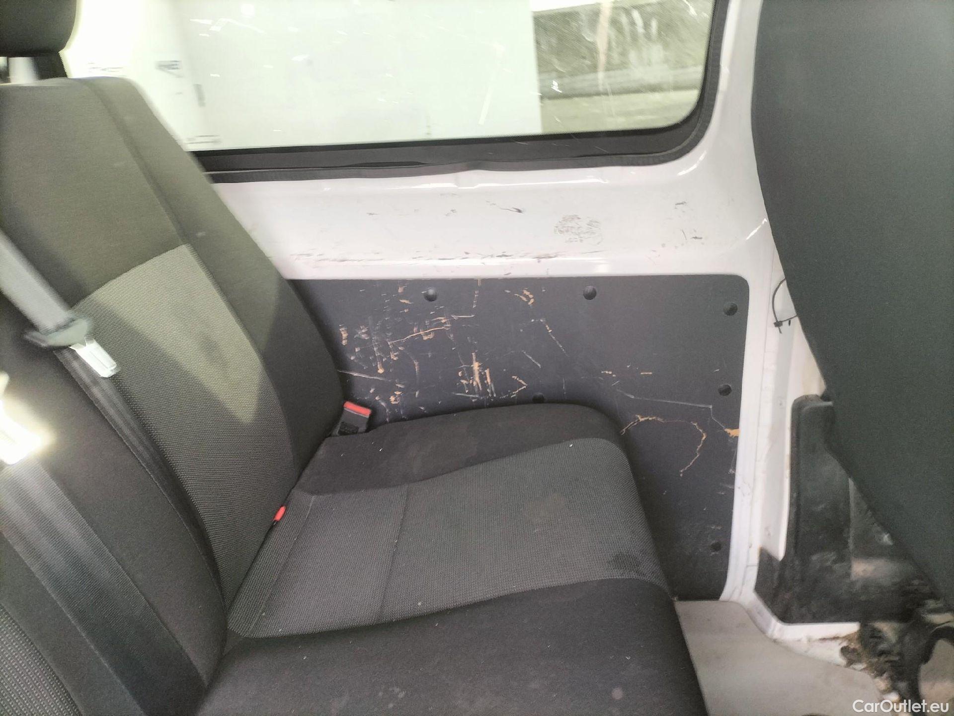  Opel  Vivaro OPEL  / 2019 / 4P / furgón 1.5 D 88kW (120CV) M Std Express M.P. DC #60