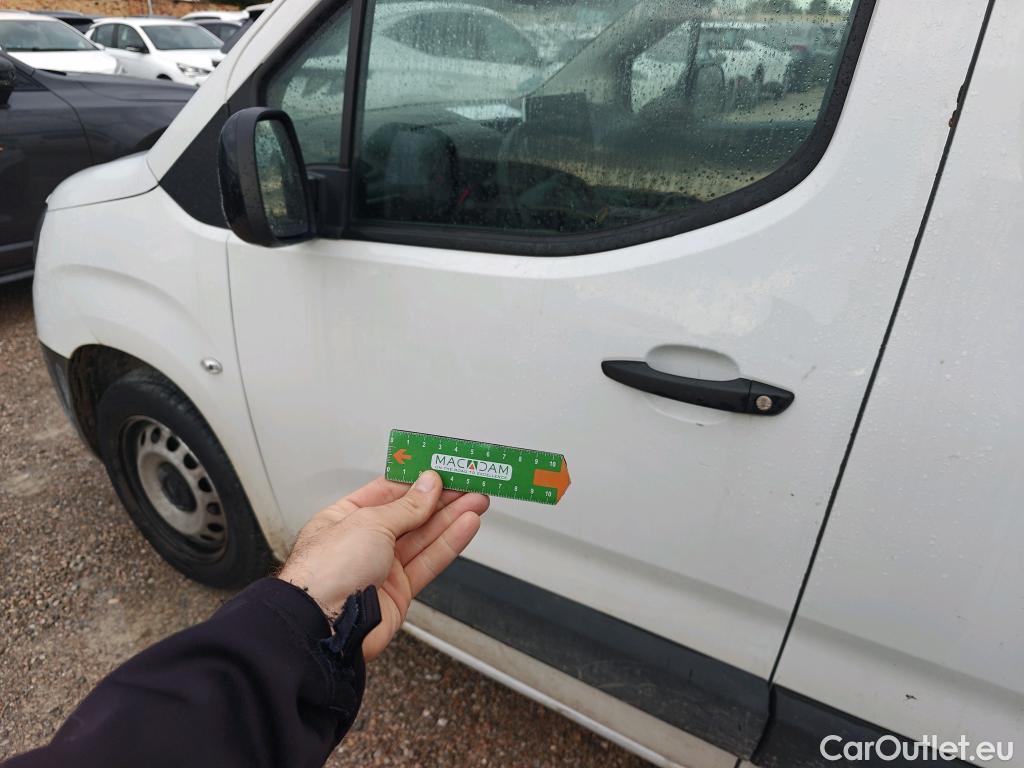  Opel  Combo OPEL  / 2018 / 3P / furgón derivado de turismo Cargo L 1000kg Diesel 1.5 100HP S&S MT E (AC) #17