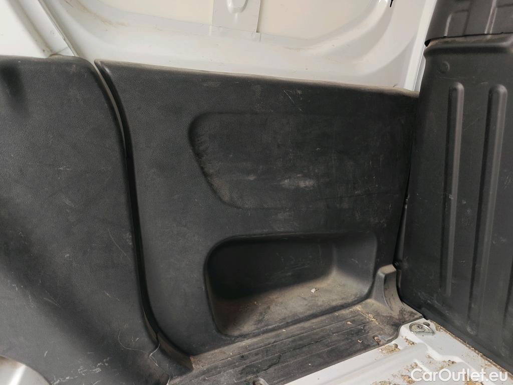  Opel  Combo OPEL  / 2018 / 3P / furgón derivado de turismo Cargo L 1000kg Diesel 1.5 100HP S&S MT E (AC) #65