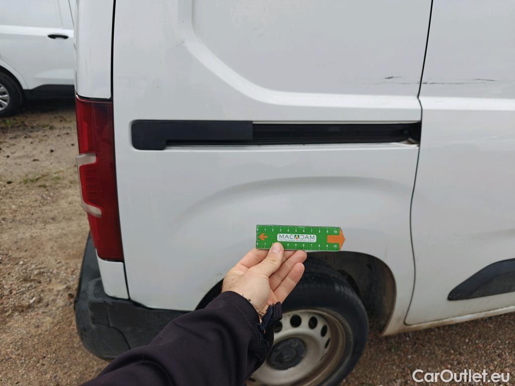  Opel  Combo OPEL  / 2018 / 3P / furgón derivado de turismo Cargo L 1000kg Diesel 1.5 100HP S&S MT E (AC) #4