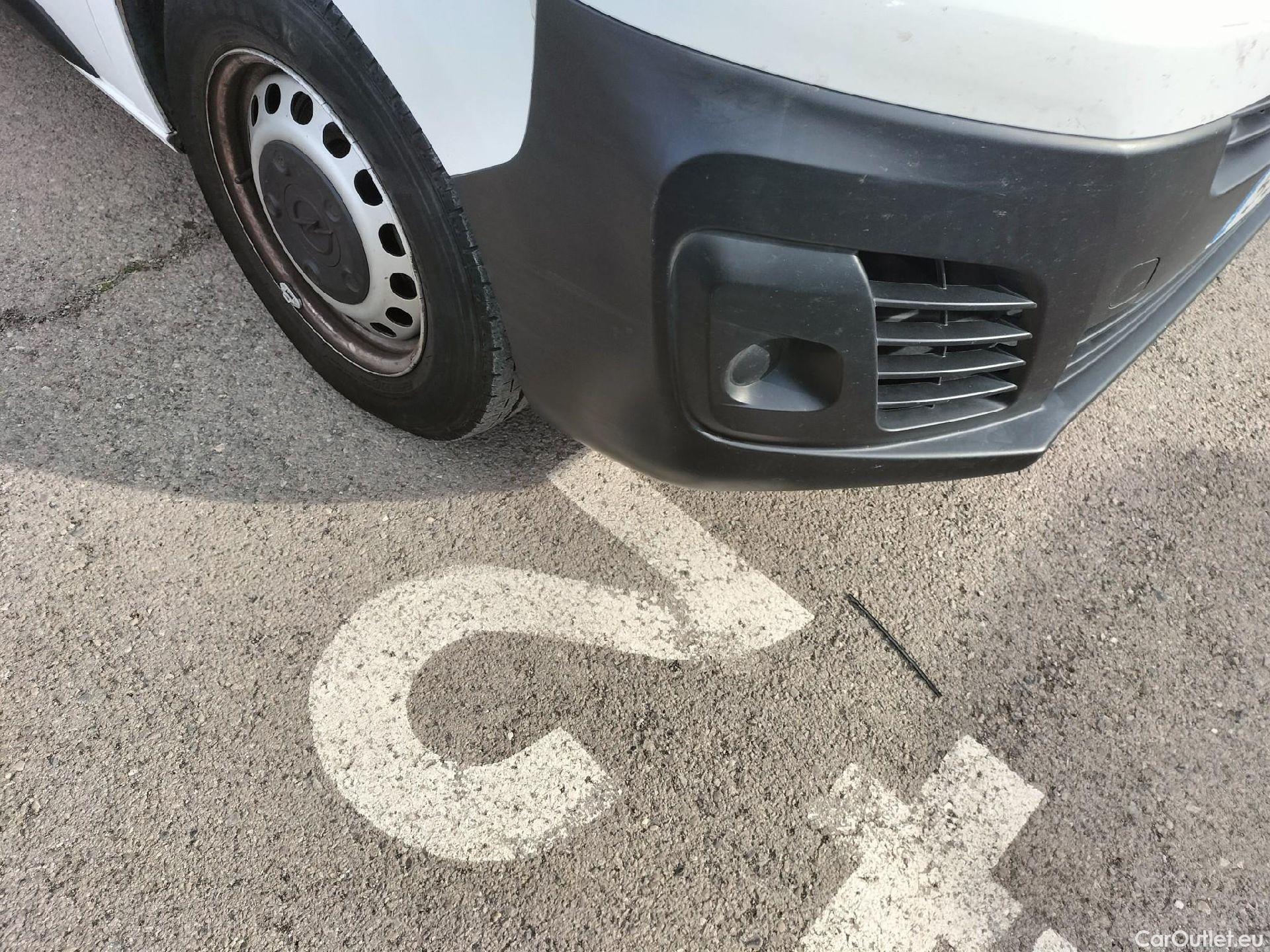  Opel  Vivaro OPEL  / 2019 / 4P / furgón 1.5 D 88kW (120CV) M Std Express M.P. DC #2