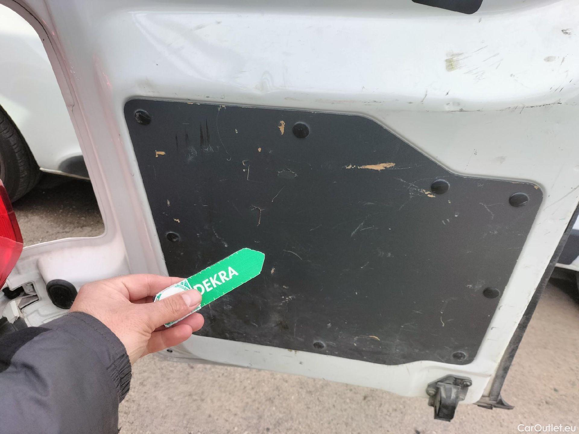  Opel  Vivaro OPEL  / 2019 / 4P / furgón 1.5 D 88kW (120CV) M Std Express M.P. DC #40