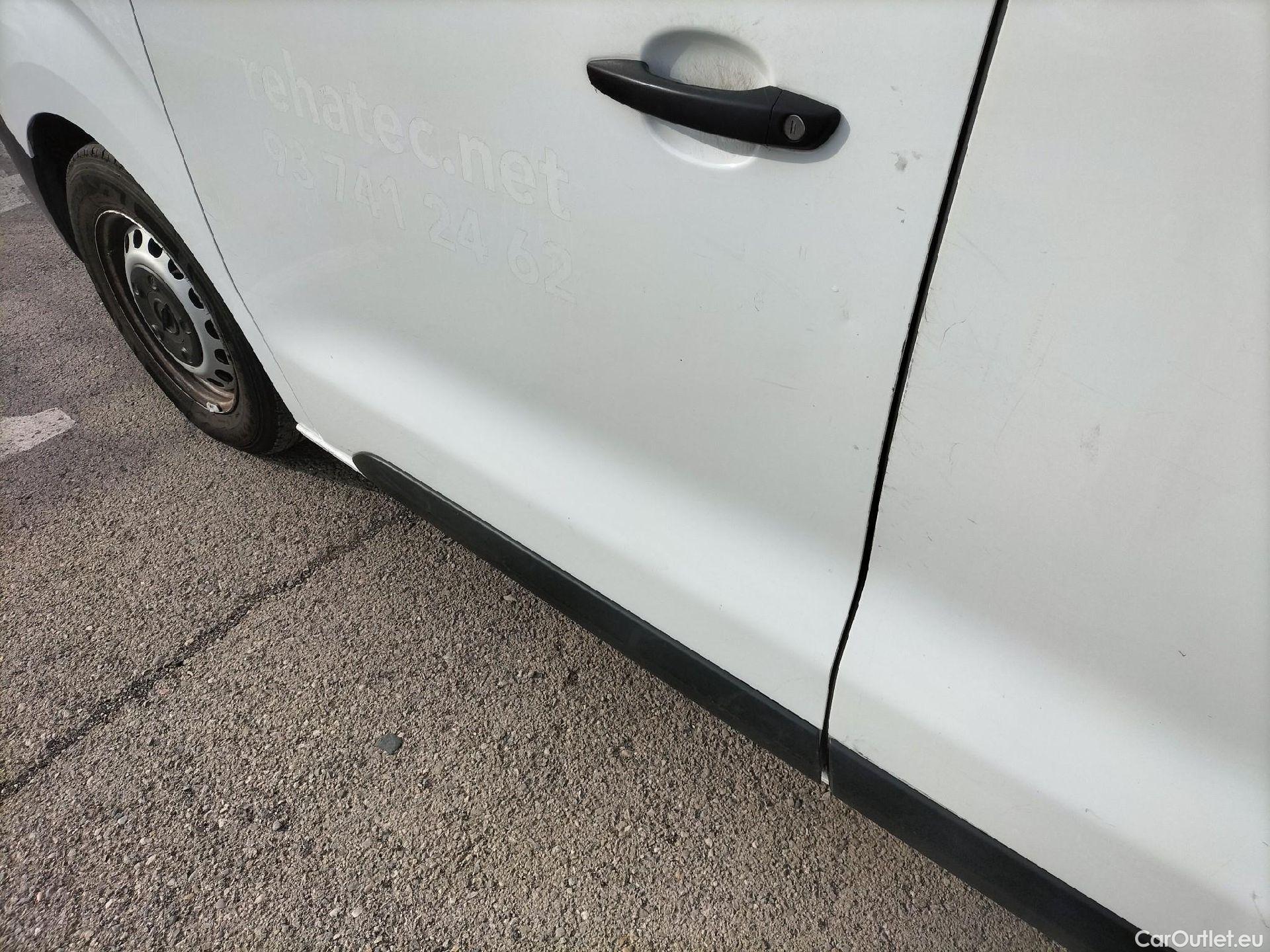  Opel  Vivaro OPEL  / 2019 / 4P / furgón 1.5 D 88kW (120CV) M Std Express M.P. DC #19