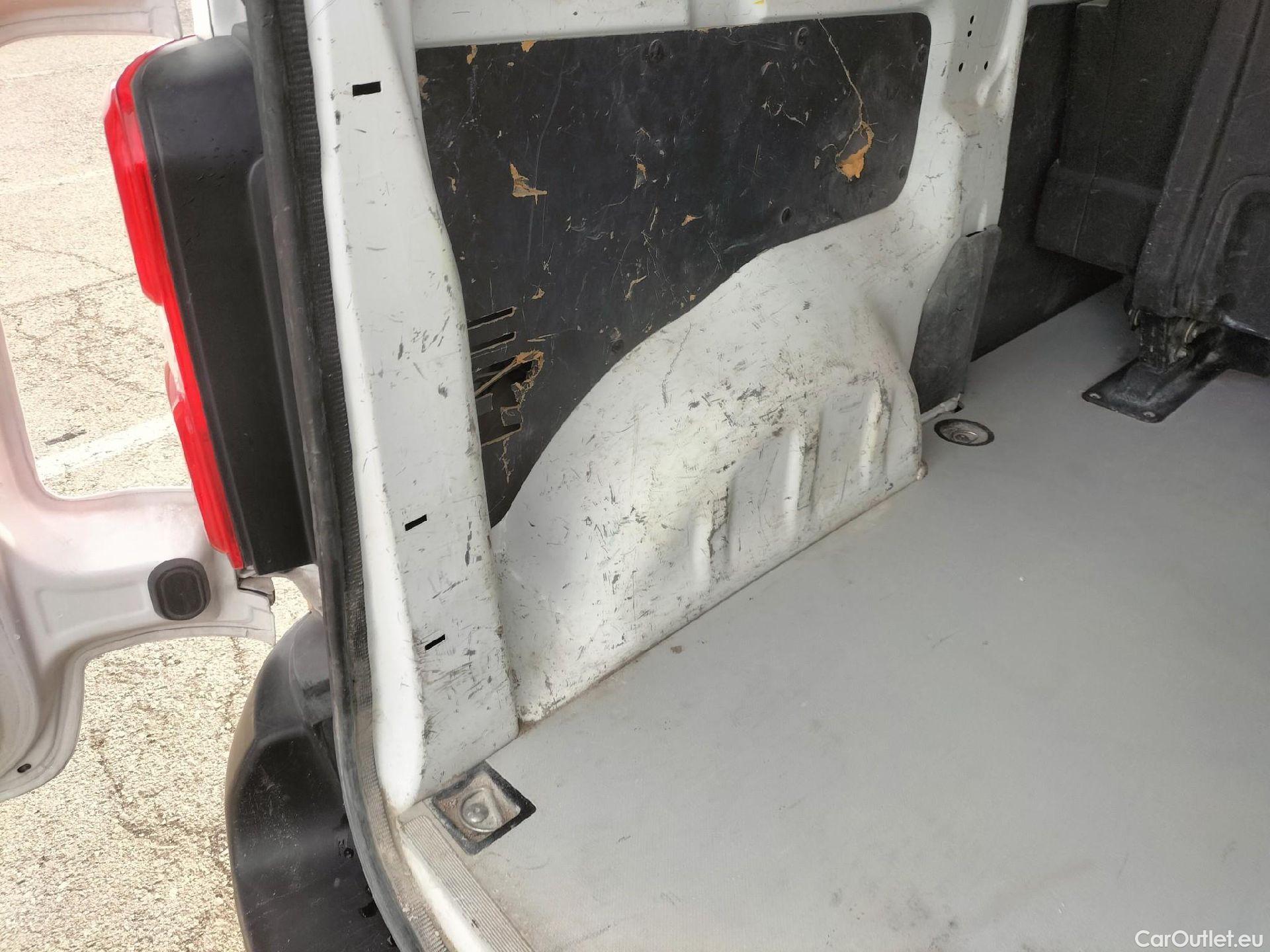  Opel  Vivaro OPEL  / 2019 / 4P / furgón 1.5 D 88kW (120CV) M Std Express M.P. DC #48