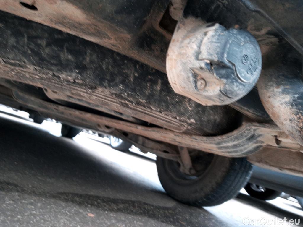  Land Rover  Discovery VOLKSWAGEN Transporter / 2020 / 4P / furgón Furgón Corto TN 2.0 TDI 110kW 4MO #33