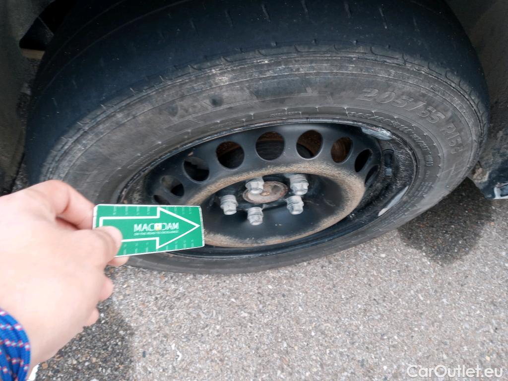  Land Rover  Discovery VOLKSWAGEN Transporter / 2020 / 4P / furgón Furgón Corto TN 2.0 TDI 110kW 4MO #46