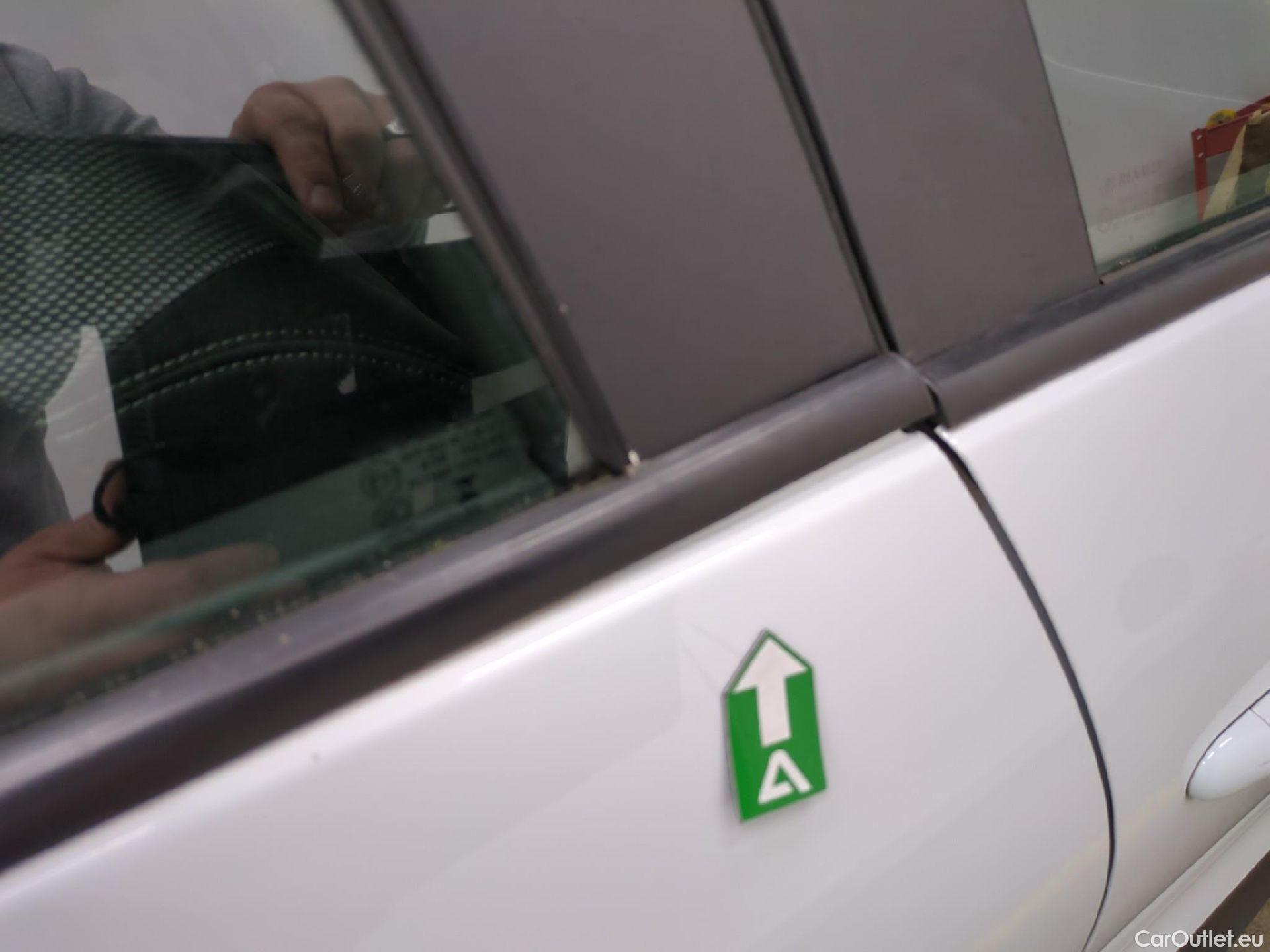  Renault  Clio  IV Air MediaNav 1.5 dCi 75CV BVM5 E6 #22