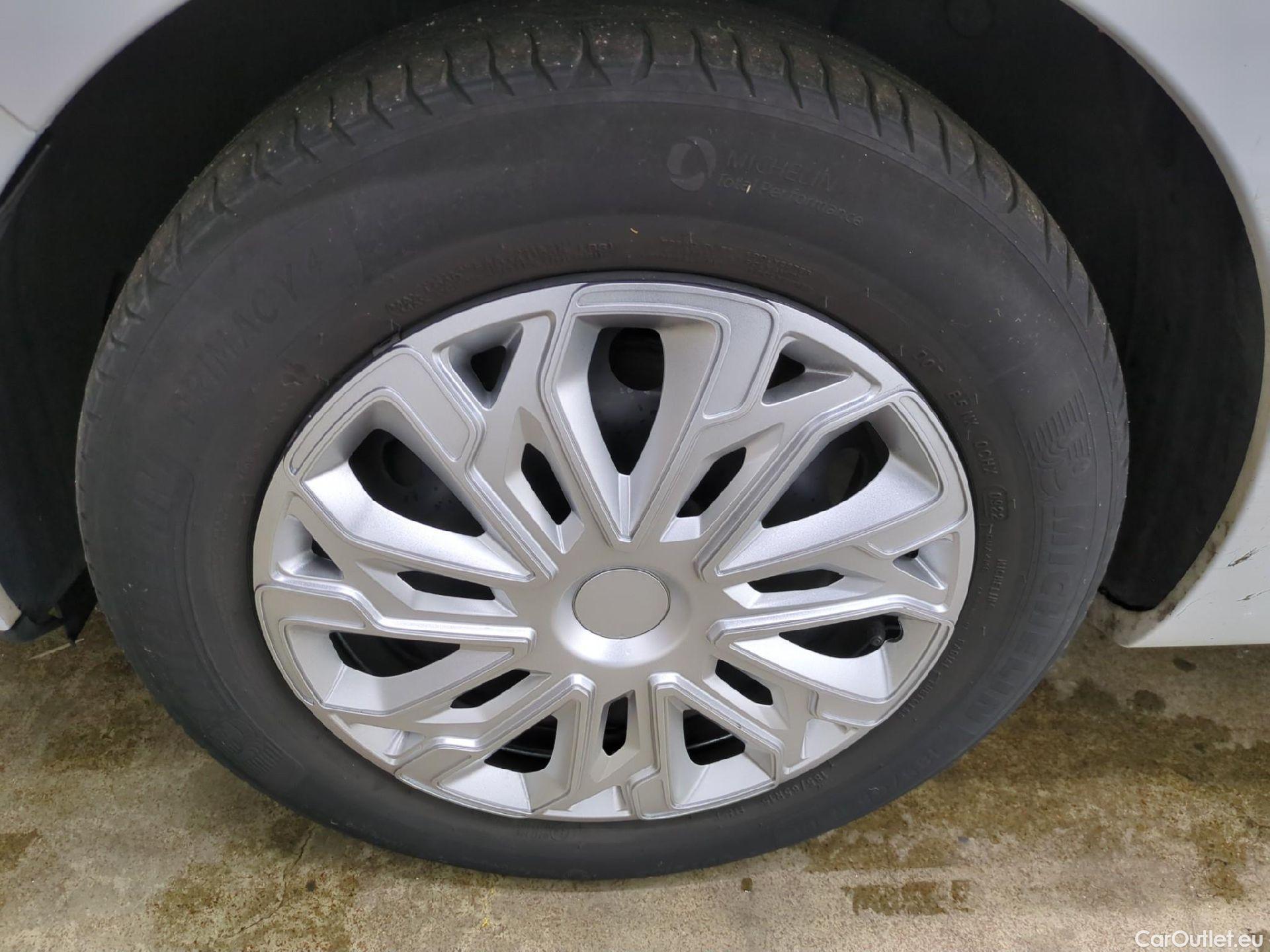  Renault  Clio  IV Air MediaNav 1.5 dCi 75CV BVM5 E6 #6