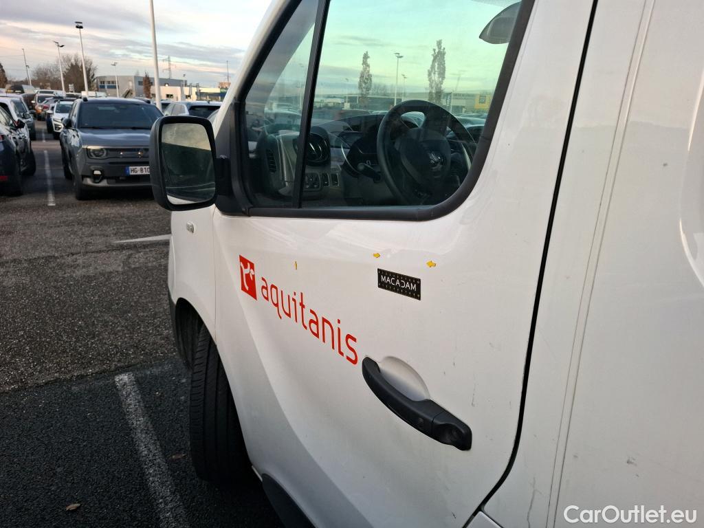  Renault  Trafic RENAULT  / 2014 / 4P / Fourgon tôlé &FG GCF L1H1 1200 dCi 95 E6 #18