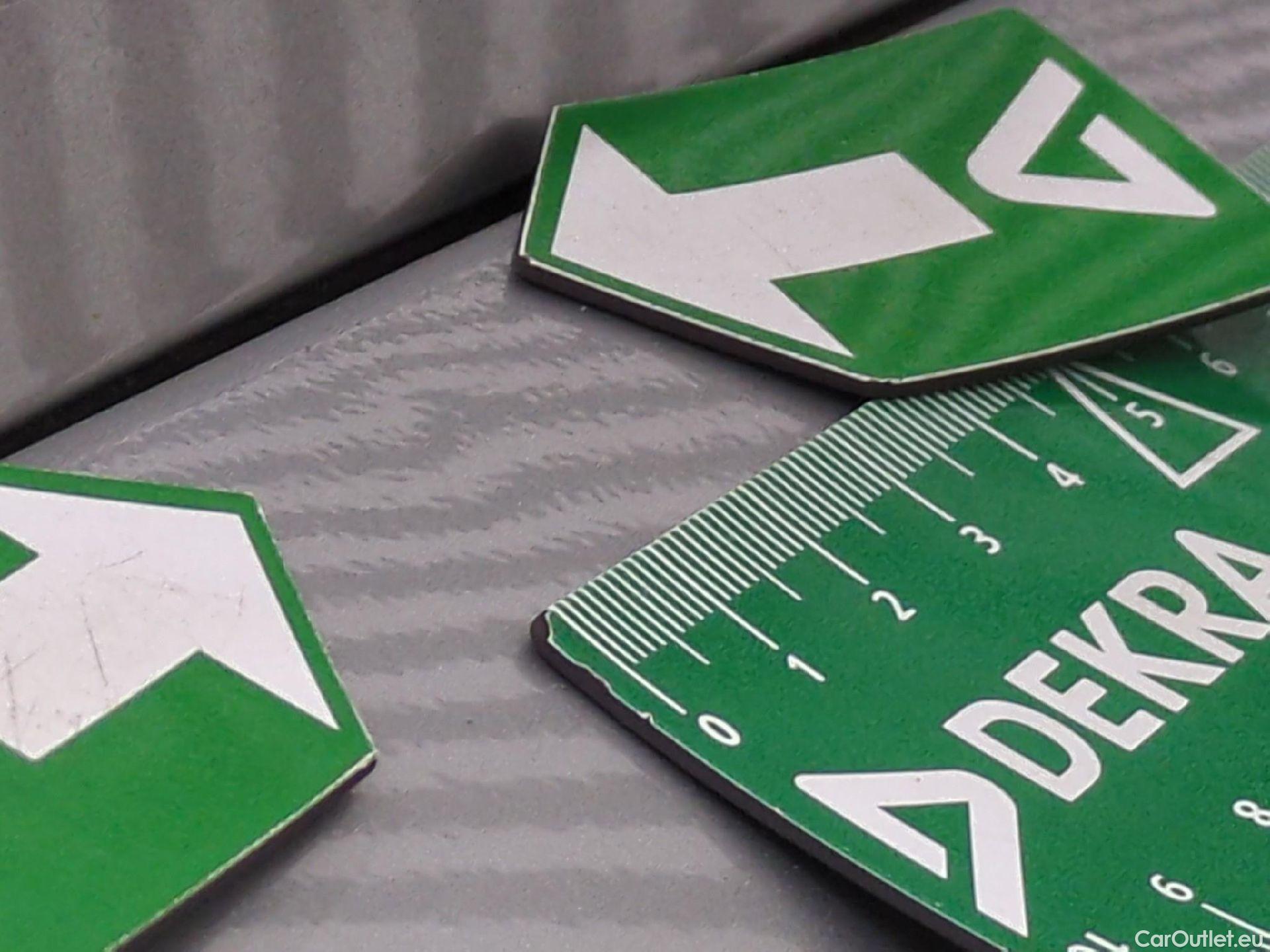  KIA  Sorento KIA  / 2020 / 5P / SUV 1.6 T-GDI PHEV 4WD DESIGN AUTO 7-SEATS #9