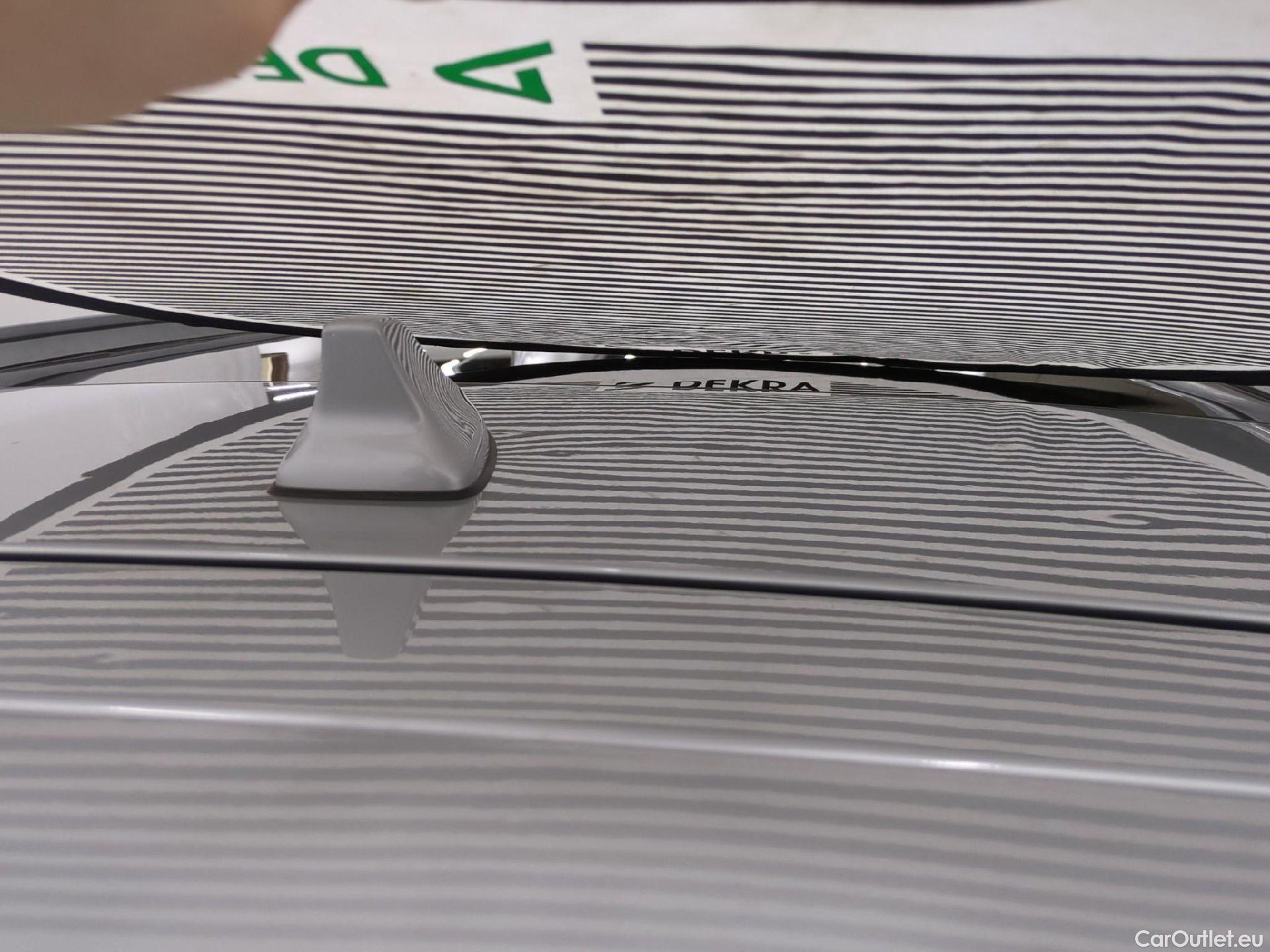  KIA  Sorento KIA  / 2020 / 5P / SUV 1.6 T-GDI PHEV 4WD DESIGN AUTO 7-SEATS #15