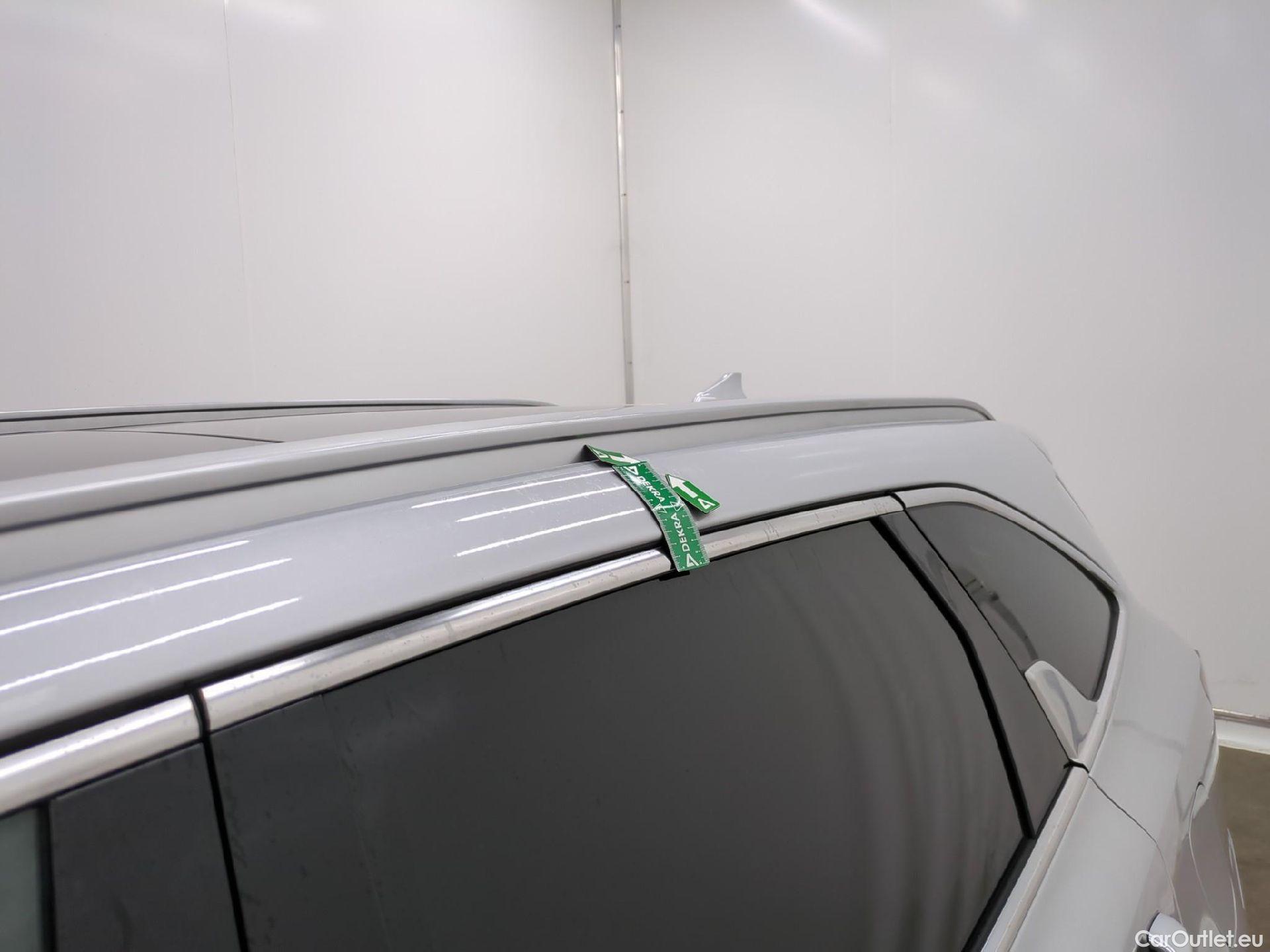  KIA  Sorento KIA  / 2020 / 5P / SUV 1.6 T-GDI PHEV 4WD DESIGN AUTO 7-SEATS #32