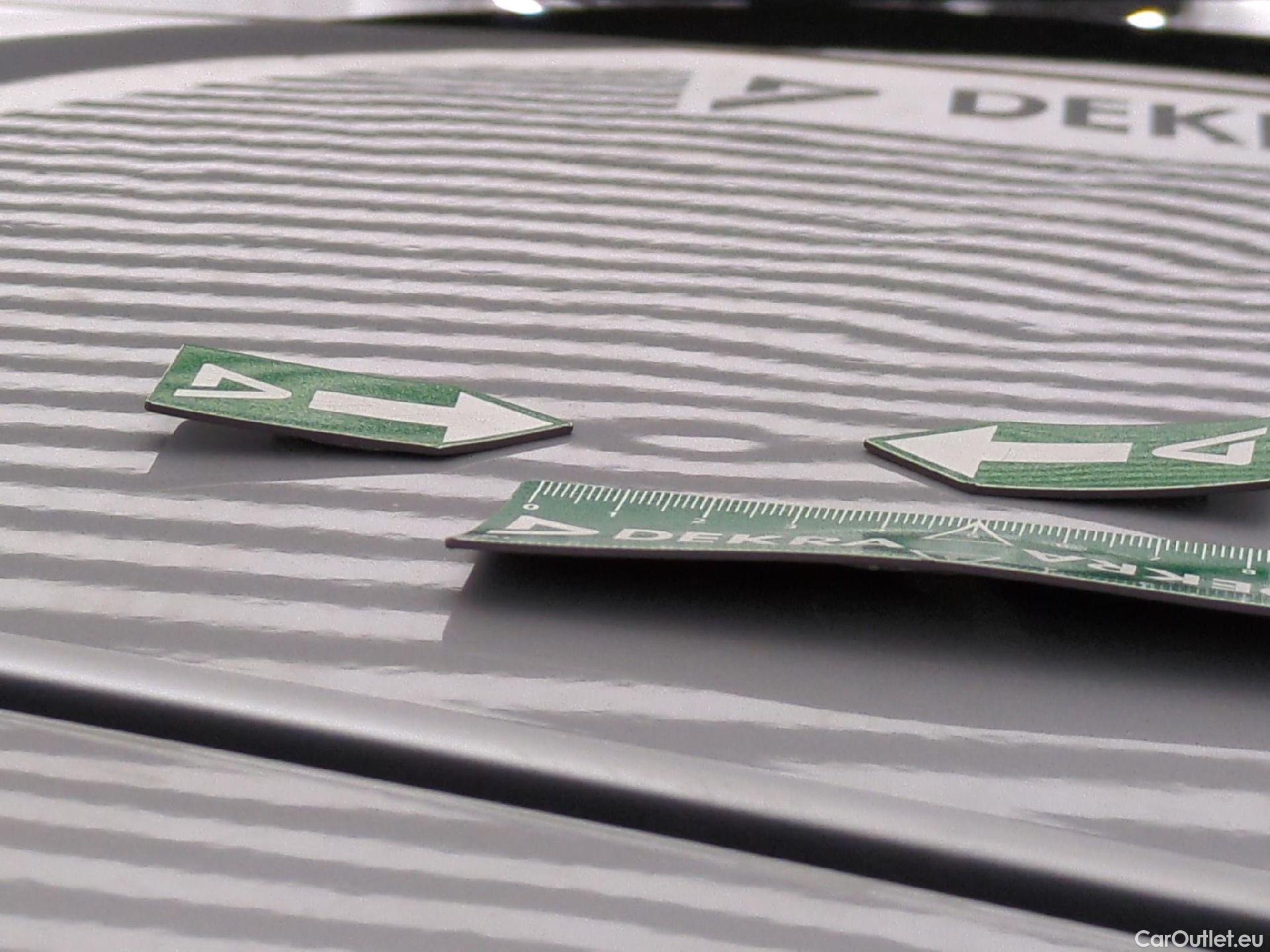  KIA  Sorento KIA  / 2020 / 5P / SUV 1.6 T-GDI PHEV 4WD DESIGN AUTO 7-SEATS #12