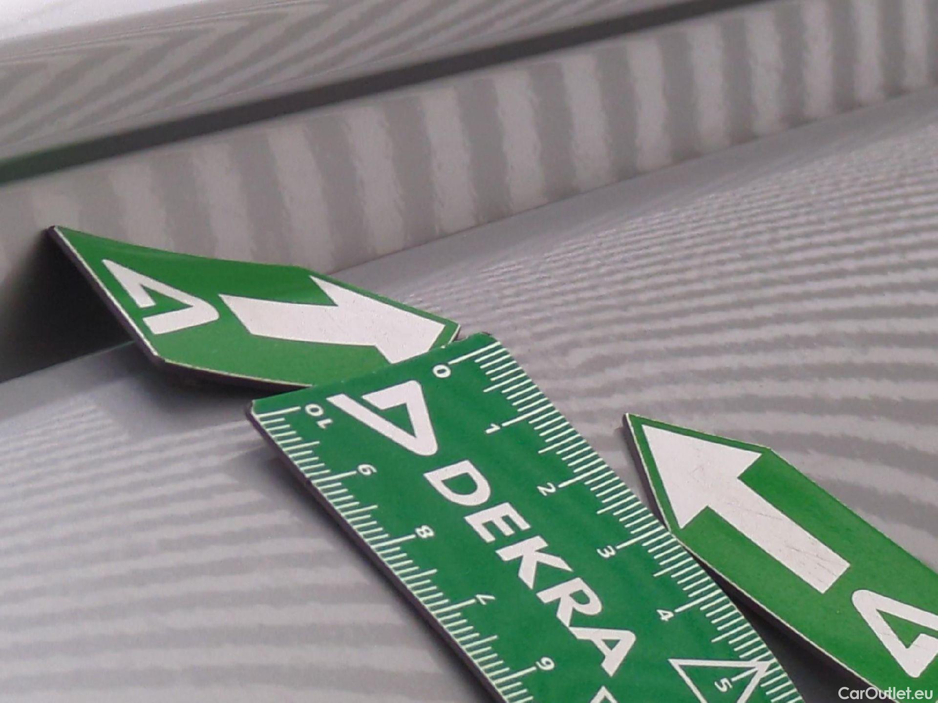  KIA  Sorento KIA  / 2020 / 5P / SUV 1.6 T-GDI PHEV 4WD DESIGN AUTO 7-SEATS #35