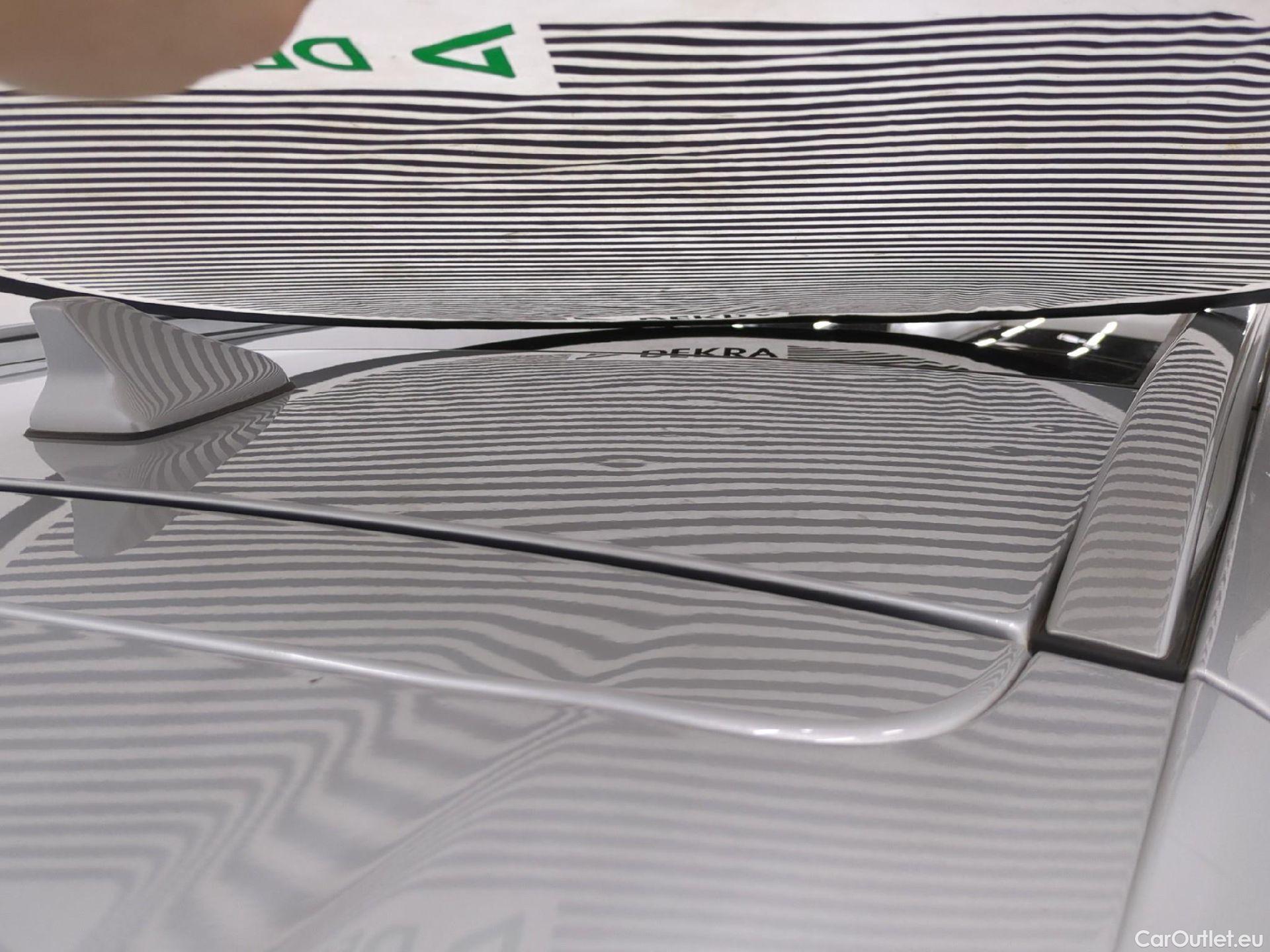  KIA  Sorento KIA  / 2020 / 5P / SUV 1.6 T-GDI PHEV 4WD DESIGN AUTO 7-SEATS #14