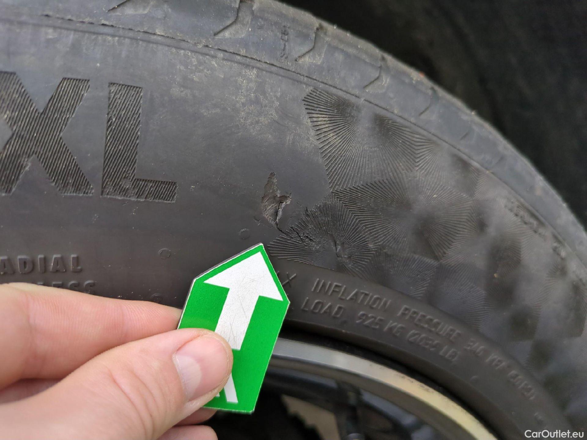  KIA  Sorento KIA  / 2020 / 5P / SUV 1.6 T-GDI PHEV 4WD DESIGN AUTO 7-SEATS #4