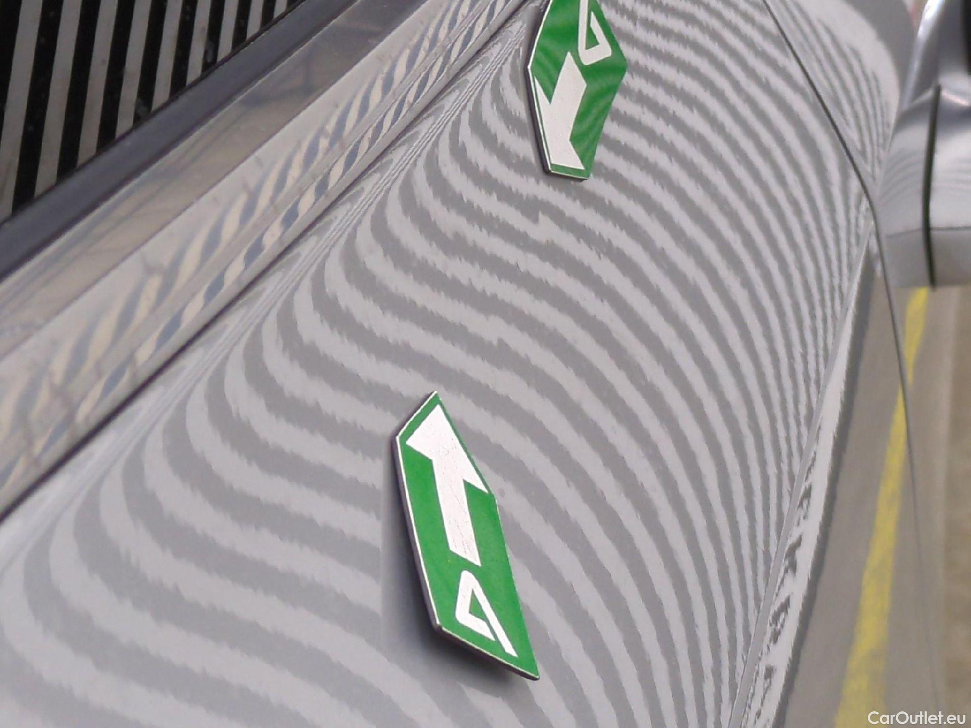  KIA  Sorento KIA  / 2020 / 5P / SUV 1.6 T-GDI PHEV 4WD DESIGN AUTO 7-SEATS #22