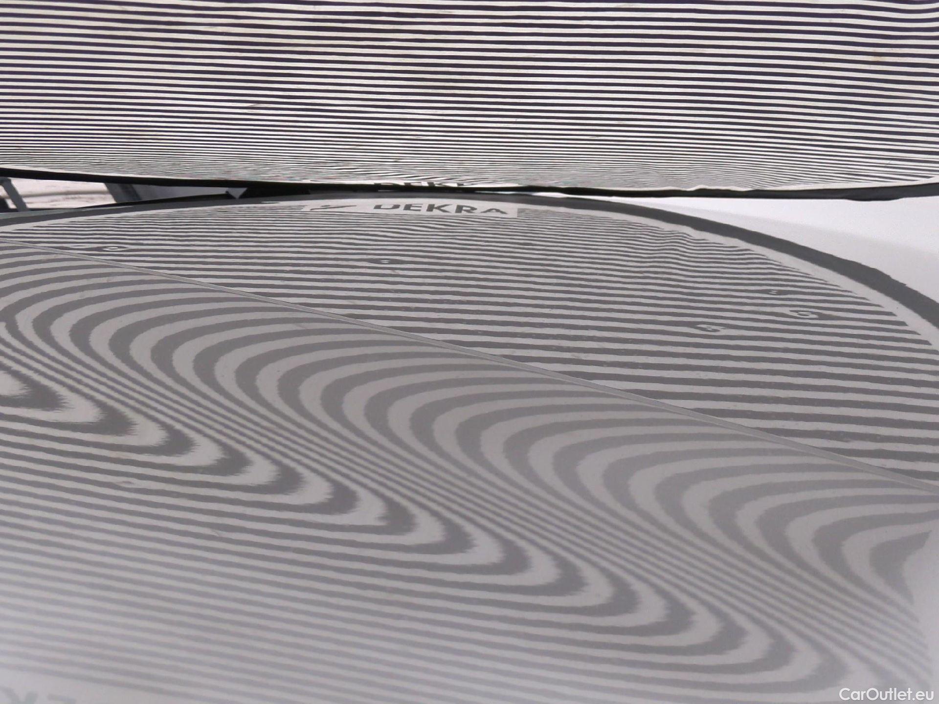  KIA  Sorento KIA  / 2020 / 5P / SUV 1.6 T-GDI PHEV 4WD DESIGN AUTO 7-SEATS #29