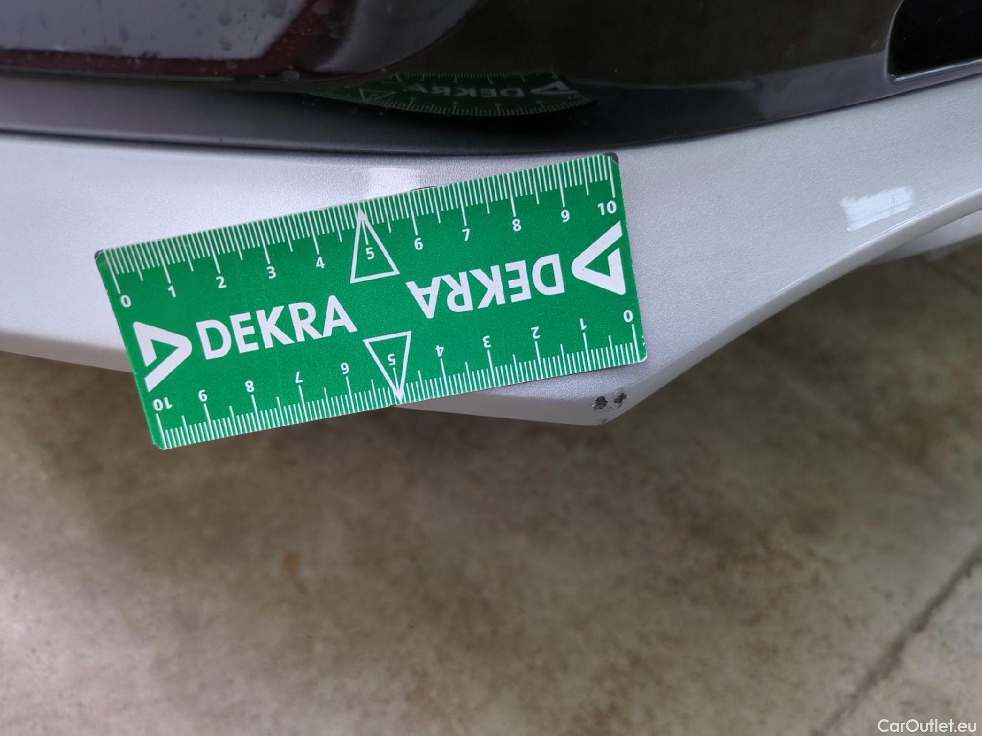  KIA  Sorento KIA  / 2020 / 5P / SUV 1.6 T-GDI PHEV 4WD DESIGN AUTO 7-SEATS #30