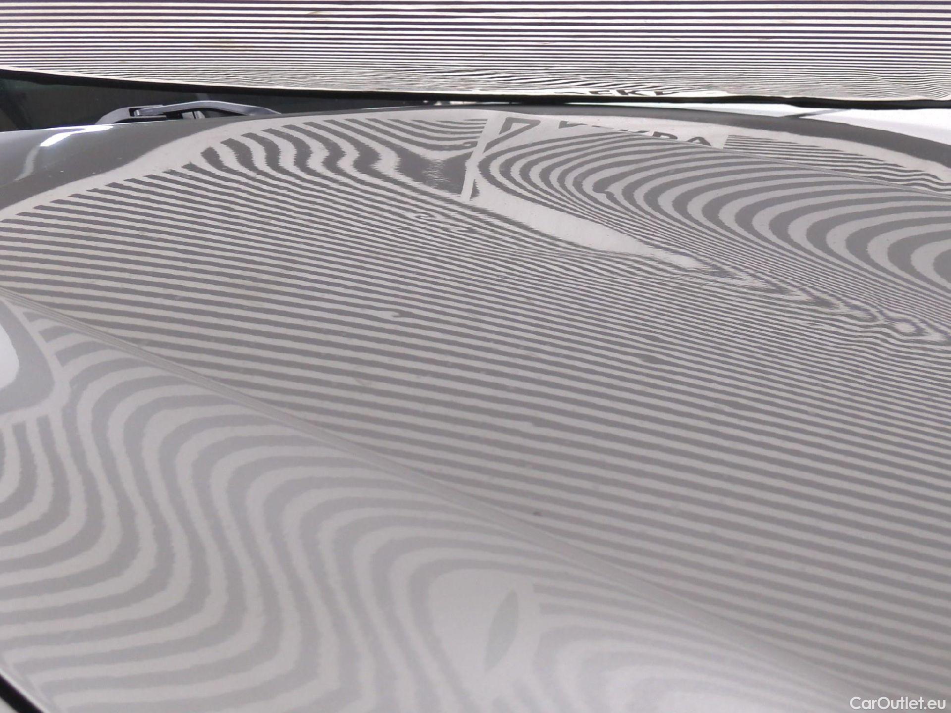  KIA  Sorento KIA  / 2020 / 5P / SUV 1.6 T-GDI PHEV 4WD DESIGN AUTO 7-SEATS #26