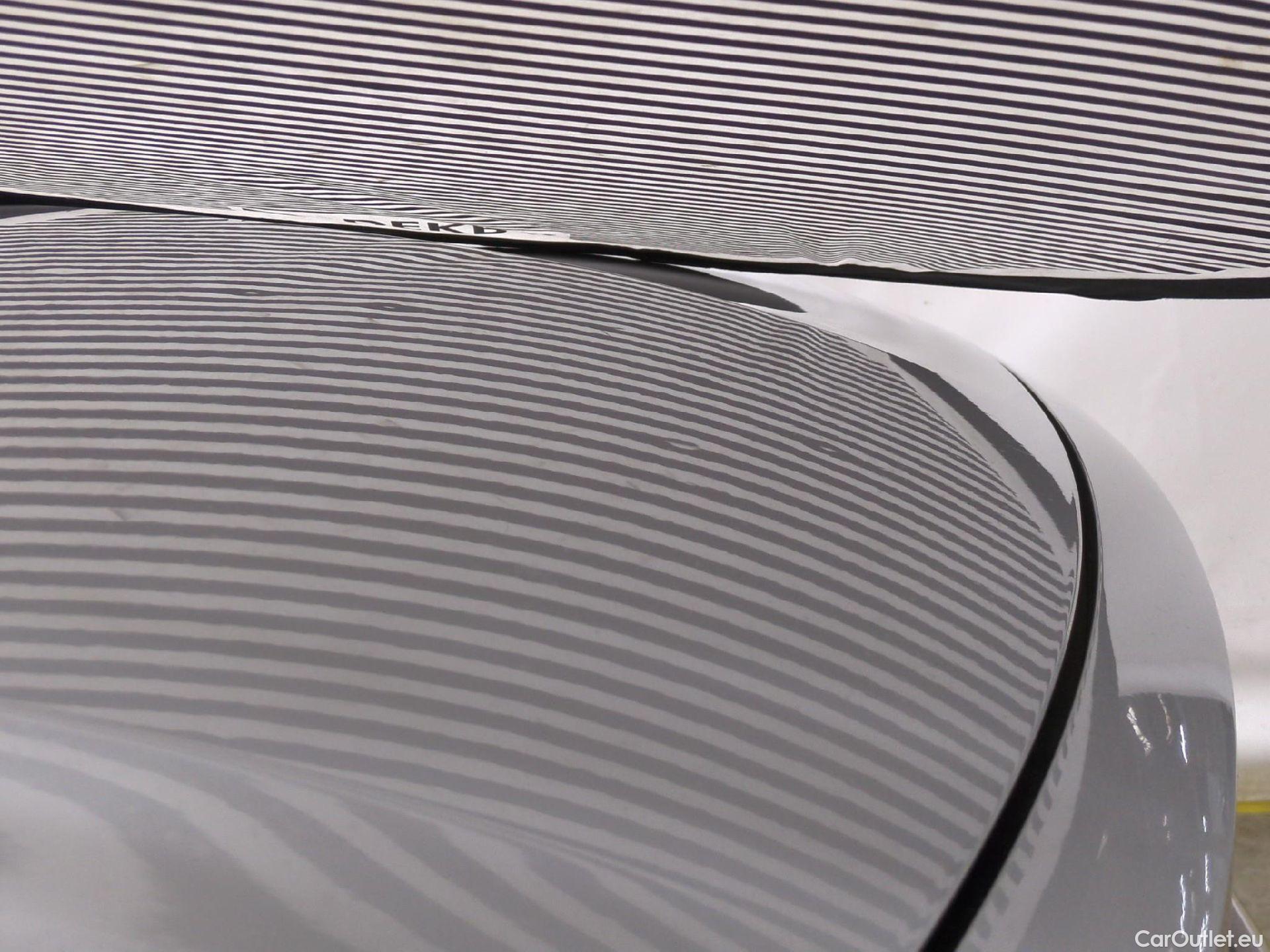  KIA  Sorento KIA  / 2020 / 5P / SUV 1.6 T-GDI PHEV 4WD DESIGN AUTO 7-SEATS #28