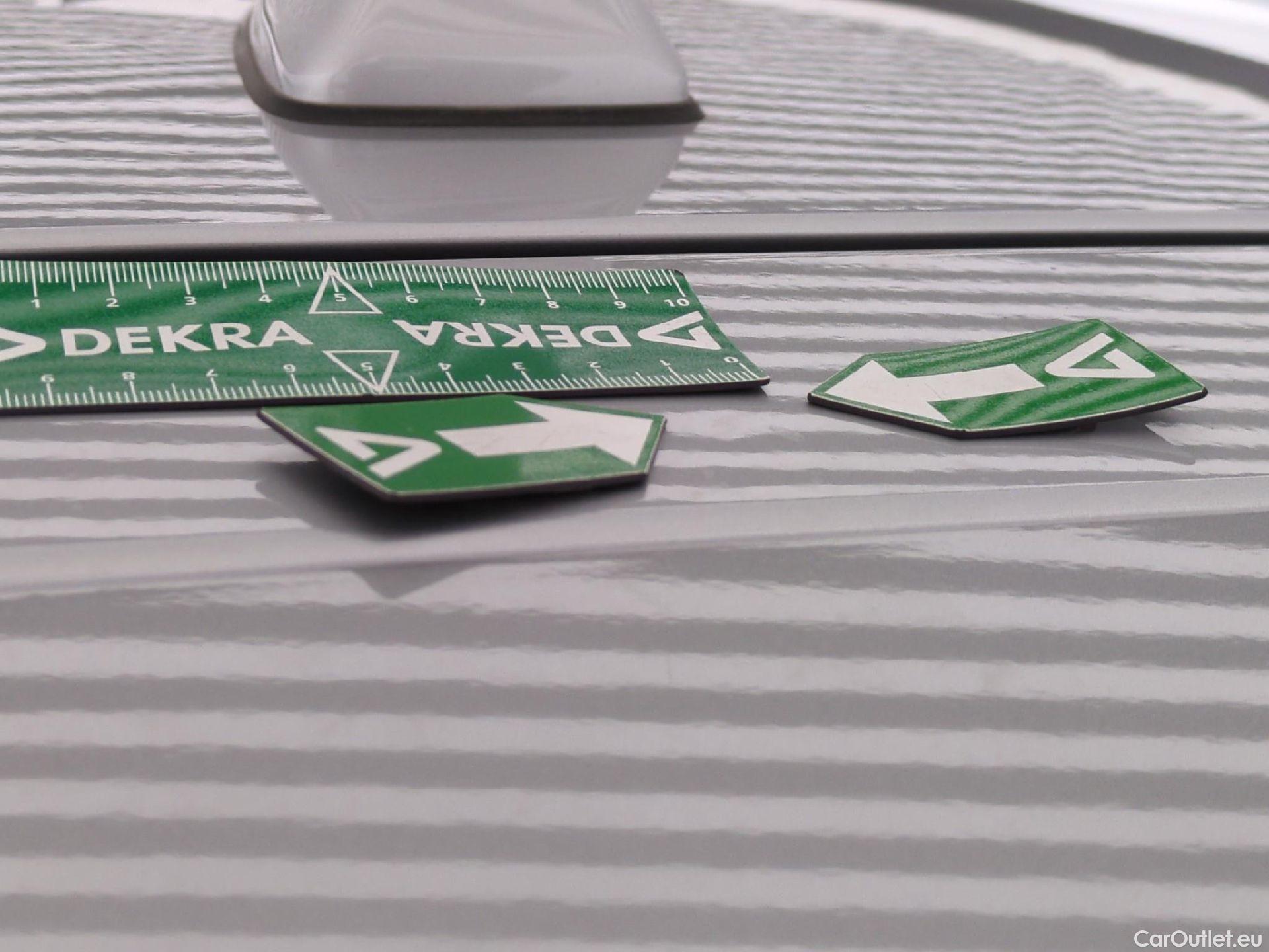  KIA  Sorento KIA  / 2020 / 5P / SUV 1.6 T-GDI PHEV 4WD DESIGN AUTO 7-SEATS #19