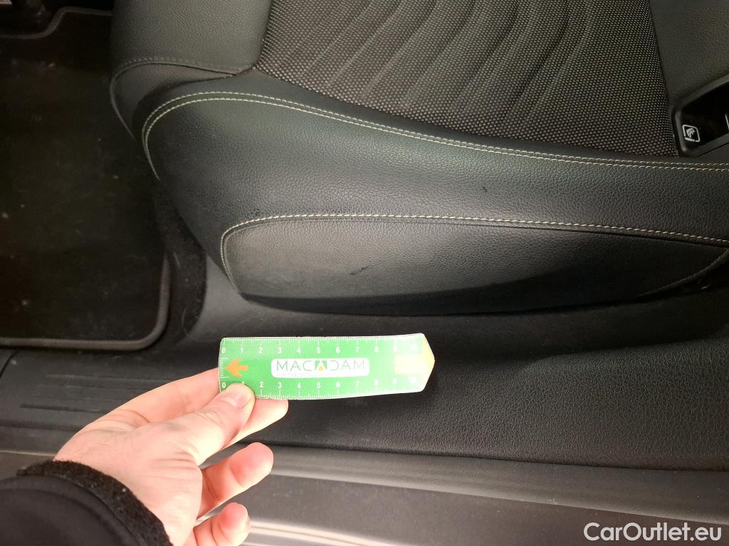  Mercedes  A-Klasse MERCEDES-BENZ Classe A Compact / 2018 / 5P / Berline A 250 e Business Line 8G-DCT #19