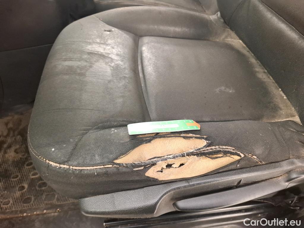  Renault  Trafic RENAULT  VU 4p Fourgon CA CF L2H1 1200 dCi 95 E6 #48