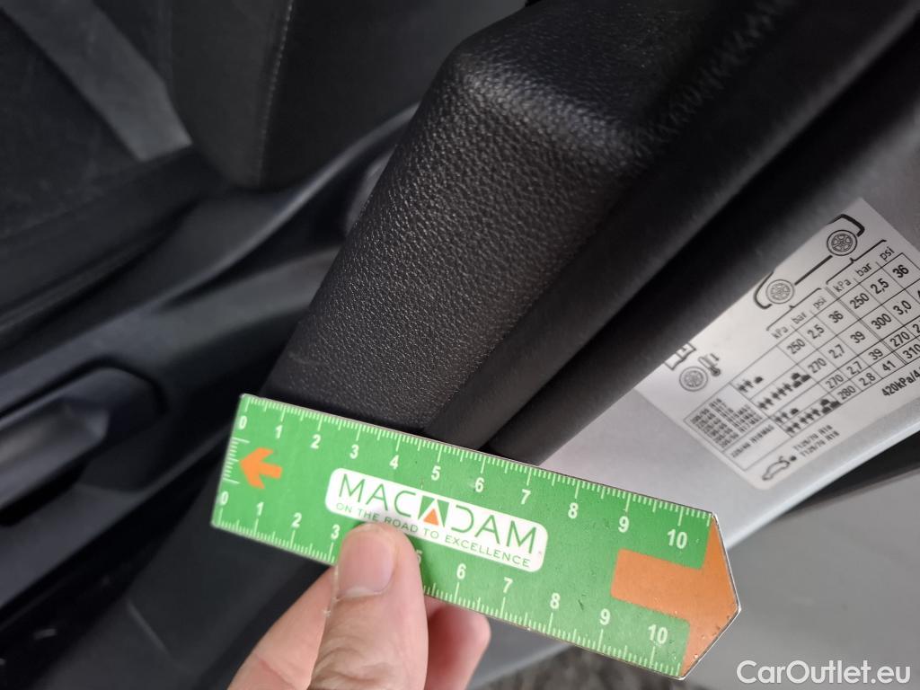  Volkswagen  Golf  VOLKSWAGEN / 2020 / 5P / Berline 2.0 TDI SCR 150 DSG7 Life Busi 1st #41