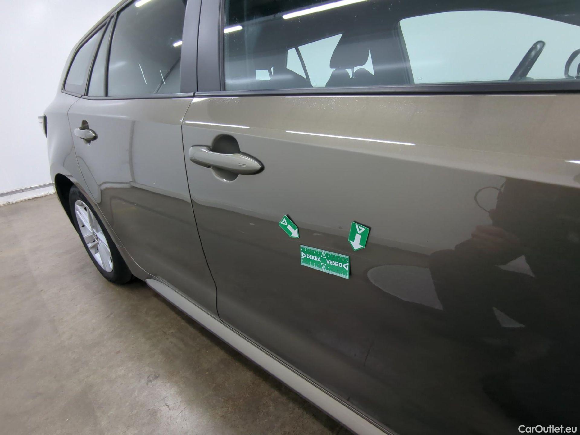  Toyota  Corolla TOYOTA  Touring Sports / 2018 / 5P / Break Hybride 122h Dynamic Business Stage Acad #16