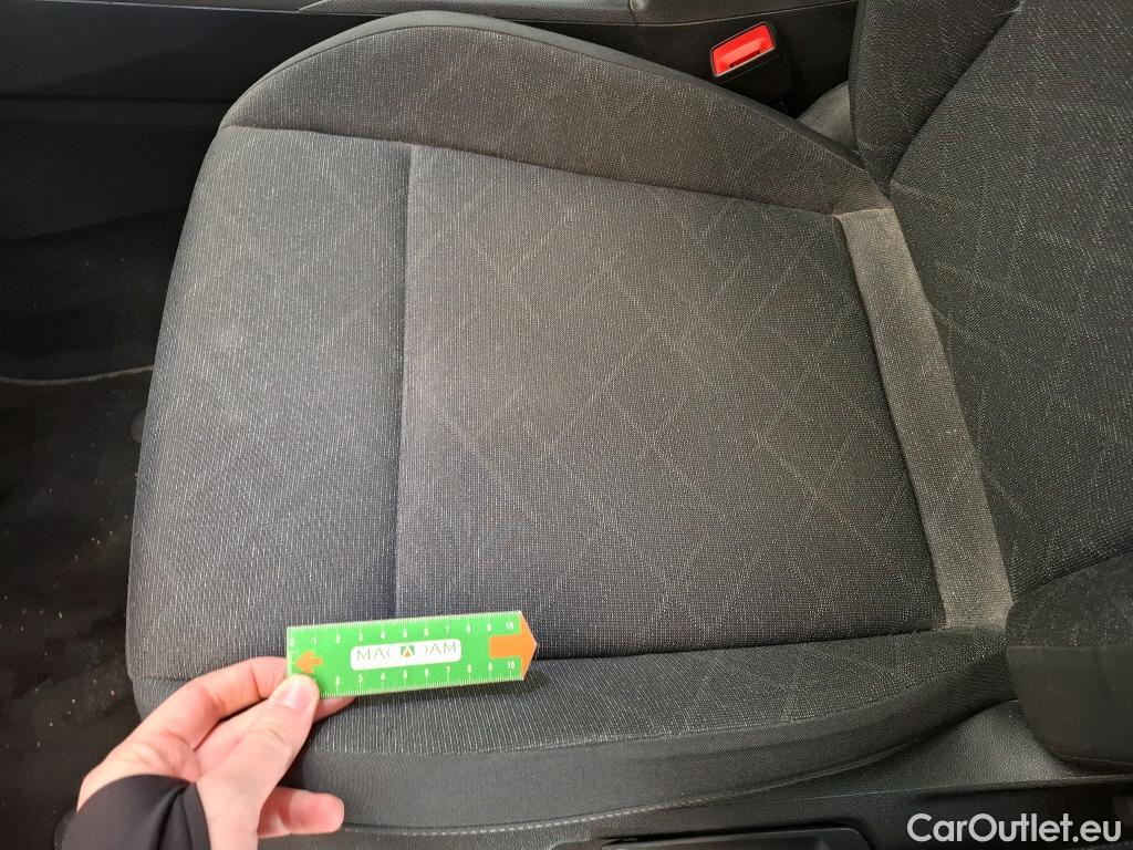  Volkswagen  Golf  VOLKSWAGEN / 2020 / 5P / Berline 2.0 TDI SCR 150 DSG7 Life Busi 1st #34