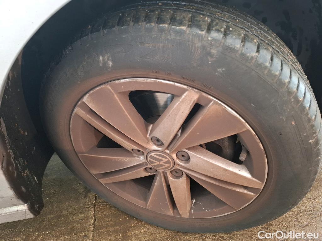  Volkswagen  Golf  VOLKSWAGEN / 2020 / 5P / Berline 2.0 TDI SCR 150 DSG7 Life Busi 1st #19