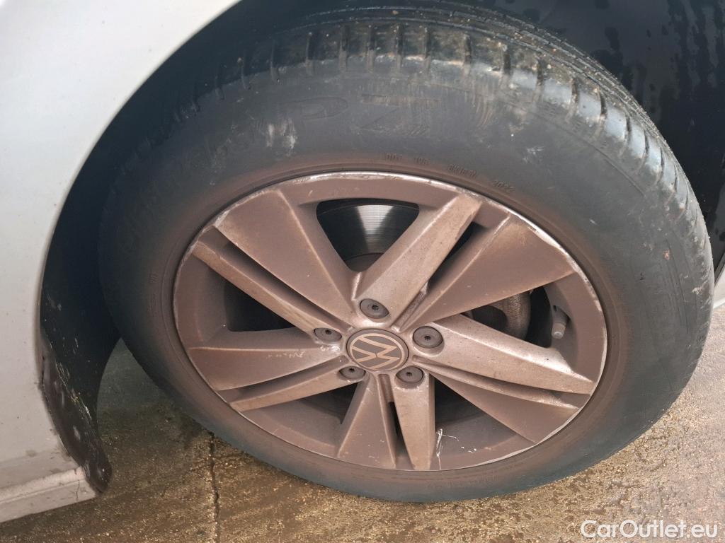  Volkswagen  Golf  VOLKSWAGEN / 2020 / 5P / Berline 2.0 TDI SCR 150 DSG7 Life Busi 1st #22