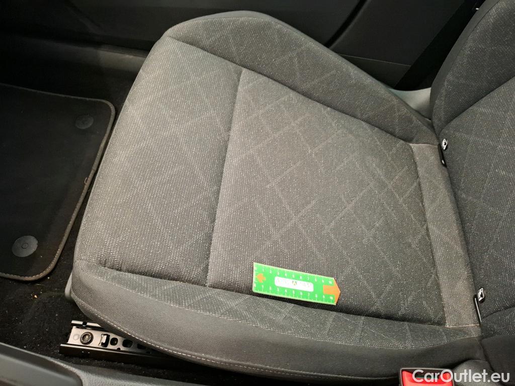  Volkswagen  Golf  VOLKSWAGEN / 2020 / 5P / Berline 2.0 TDI SCR 150 DSG7 Life Busi 1st #33