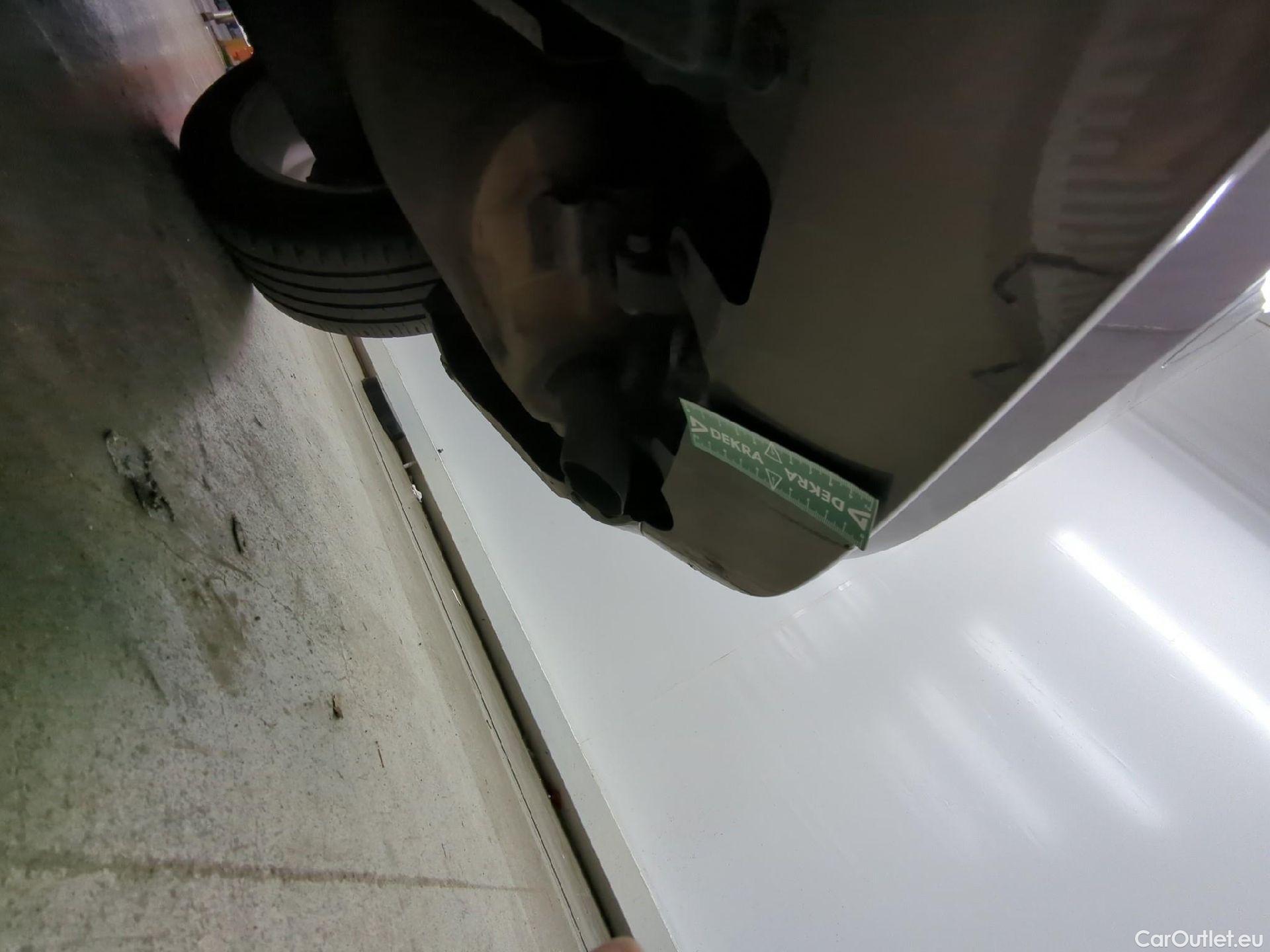  Toyota  Corolla TOYOTA  Touring Sports / 2018 / 5P / Break Hybride 122h Dynamic Business Stage Acad #26