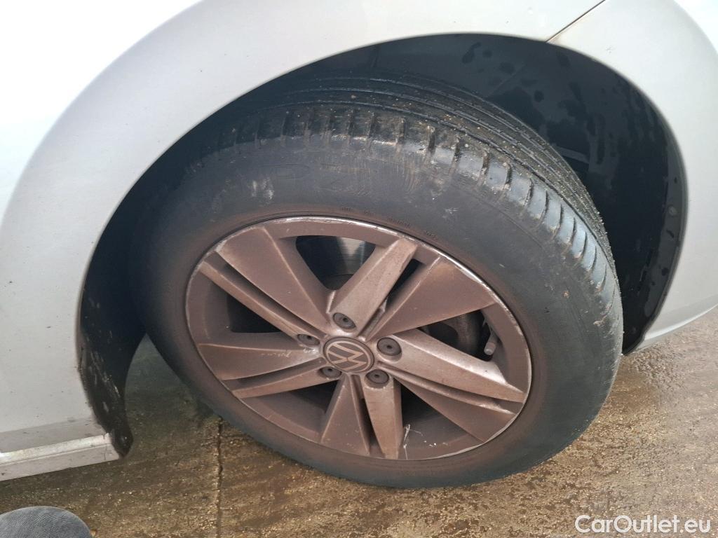  Volkswagen  Golf  VOLKSWAGEN / 2020 / 5P / Berline 2.0 TDI SCR 150 DSG7 Life Busi 1st #18