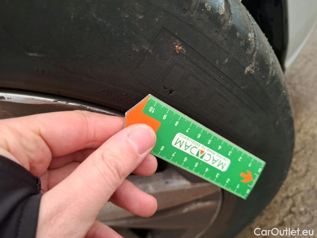  Volkswagen  Golf  VOLKSWAGEN / 2020 / 5P / Berline 2.0 TDI SCR 150 DSG7 Life Busi 1st #20