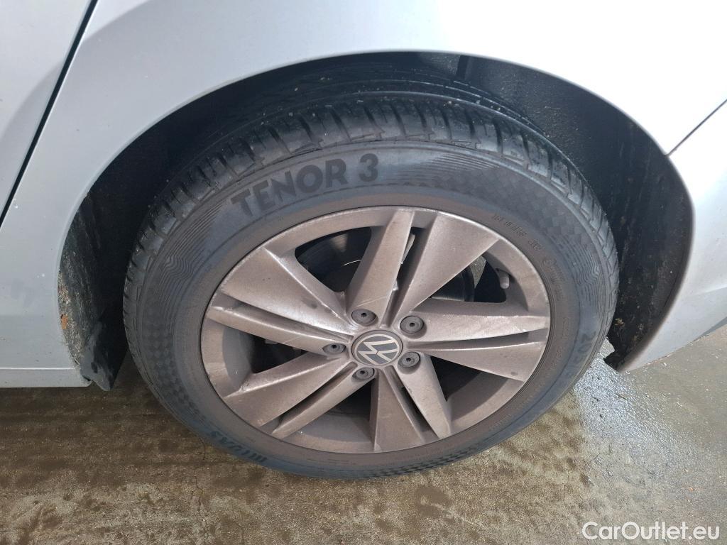  Volkswagen  Golf  VOLKSWAGEN / 2020 / 5P / Berline 2.0 TDI SCR 150 DSG7 Life Busi 1st #3