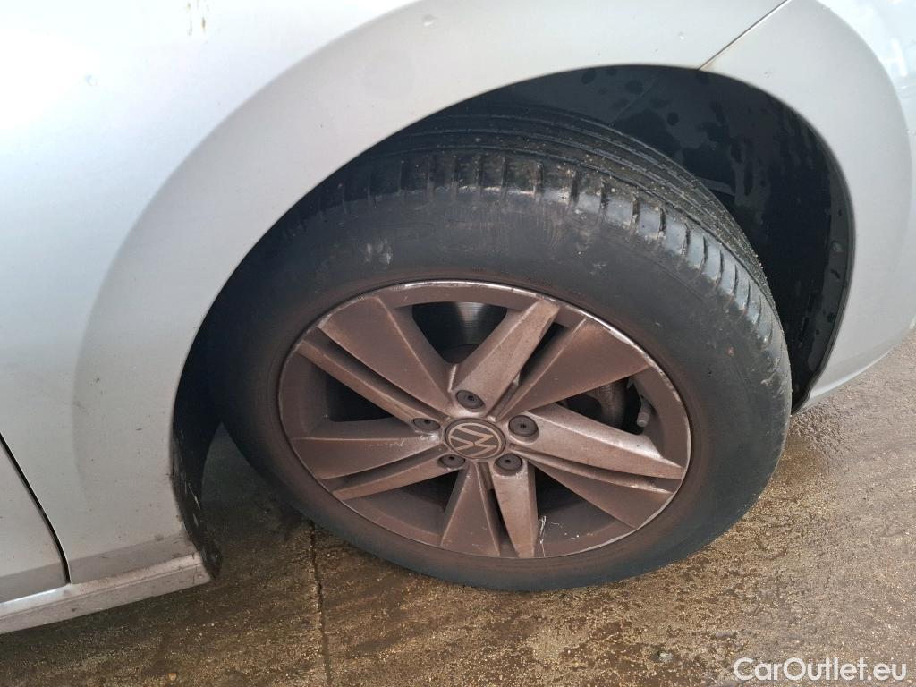  Volkswagen  Golf  VOLKSWAGEN / 2020 / 5P / Berline 2.0 TDI SCR 150 DSG7 Life Busi 1st #21