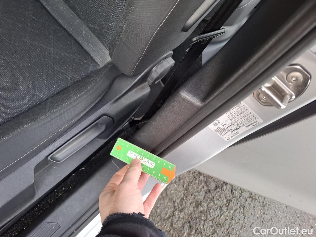  Volkswagen  Golf  VOLKSWAGEN / 2020 / 5P / Berline 2.0 TDI SCR 150 DSG7 Life Busi 1st #42