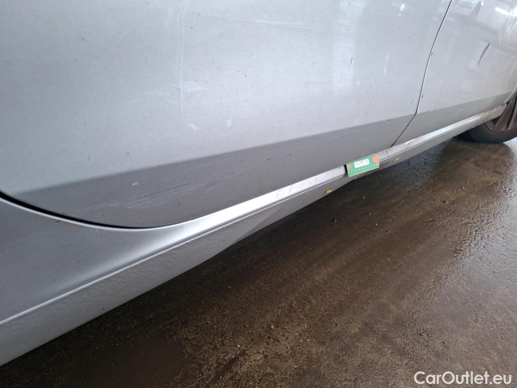  Volkswagen  Golf  VOLKSWAGEN / 2020 / 5P / Berline 2.0 TDI SCR 150 DSG7 Life Busi 1st #7