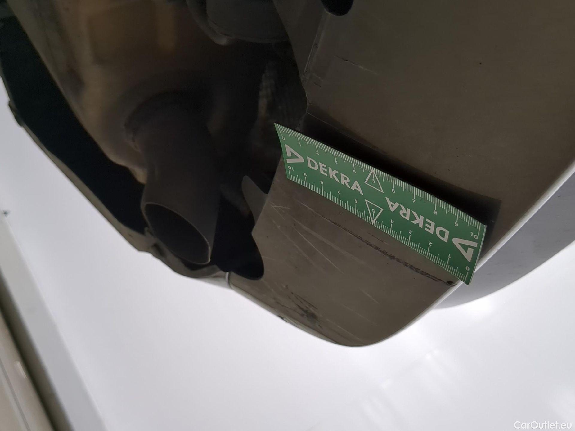  Toyota  Corolla TOYOTA  Touring Sports / 2018 / 5P / Break Hybride 122h Dynamic Business Stage Acad #24